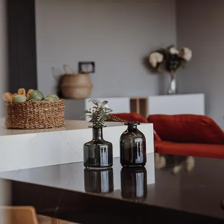 Milo Villa Side